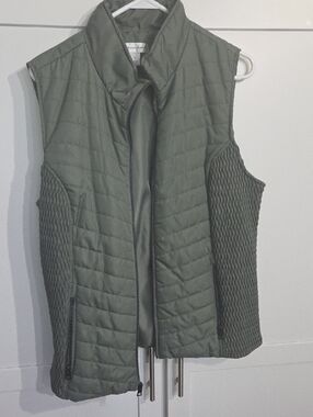 Quilted Sleeveless Lightly  PuffeD Vest in Olive Green